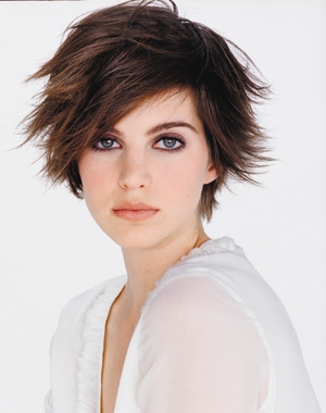 http://www.journaldesfemmes.com/beaute/coiffure/2008/coiffures-printemps-ete/images/2-dessange-court.jpg