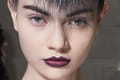 Fashion week prêt-à-porter Milan : look punk et bouche violette chez Fendi