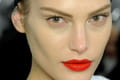 Fashion week prêt-à-porter Paris : bouche rouge orangé chez Nina Ricci