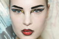 Fashion week prêt-à-porter Londres : maquillage coloré chez Vivienne Westwood Red Label