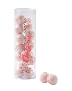 60 idées cadeaux pour la fête des Mères : Perles de bain Sakura de Nocibé