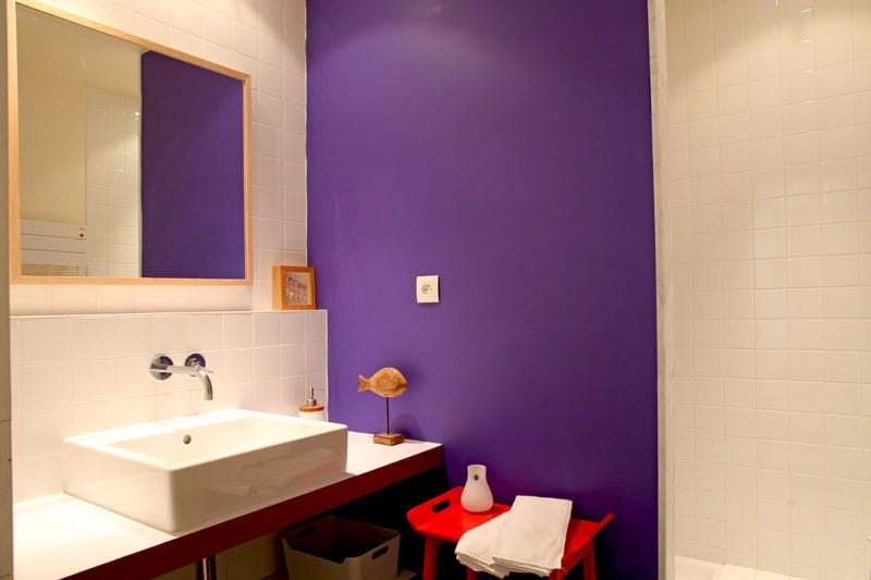 salle de bains mur bleu