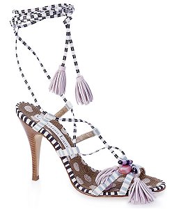 Sandales lac&eacute;es, de Christian Lacroix