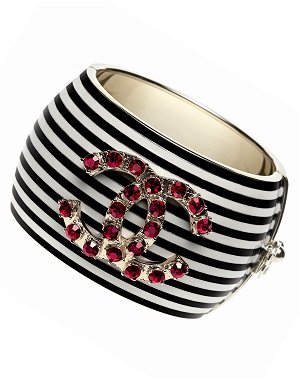 10 accessoires de fête : Bracelet rayé de Chanel