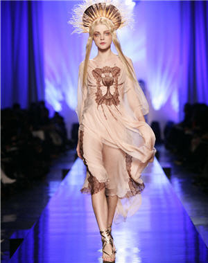 Défilés haute couture : Robe calice de Jean-Paul Gaultier