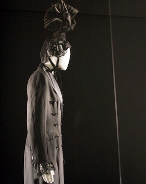 Jean-Paul Gaultier et Régine Chopinot : tenue de musicienne présentée dans le ballet "Façade, un divertissement"