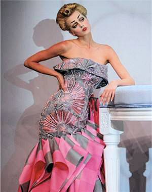 60 ans de Dior : robe du soir rose et grise