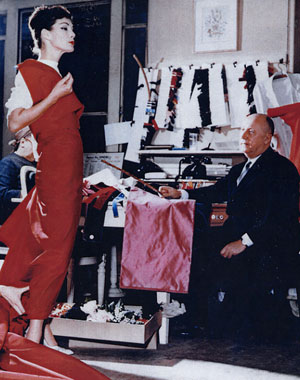 60 ans de Dior : le modèle Lucky drapée de rouge