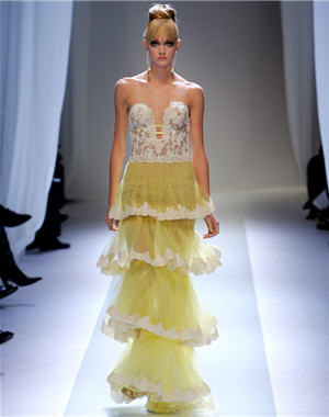 Les créations de Valentino :  Robe du soir, collection haute couture printemps-été 2007 