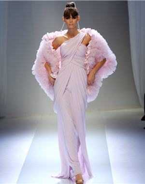 Les créations de Valentino : Robe drapée, collection haute couture printemps-été 2007 
