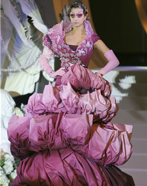 Défilés haute couture automne-hiver 2007 : robe du soir de Dior par John Galliano