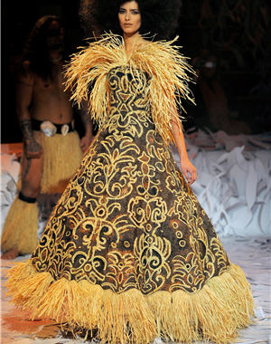 Les défilés haute couture printemps-été 2008 : Robe bustier "Tarakan" de Franck Sorbier
