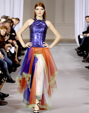 Les défilés haute couture printemps-été 2008 : Robe voile multicolore de Dominique Sirop