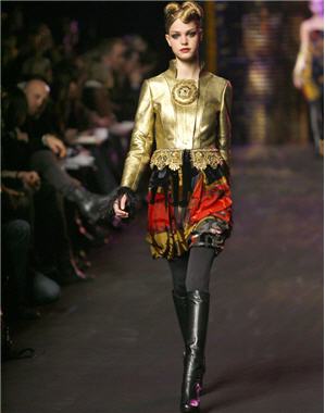Défilés prêt-à-porter automne-hiver 2008-2009 : Blouson en cuir doré de Christain Lacroix