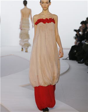 Défilés prêt-à-porter automne-hiver 2008-2009 : Robe bustier de Valentino