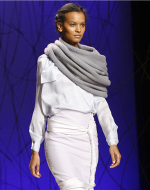 Les cr&eacute;ations : Ensemble chic en soie et maille