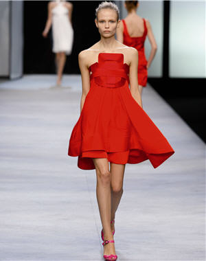 D&eacute;fil&eacute;s pr&ecirc;t-&agrave;-porter &eacute;t&eacute; 2008 : Simplicit&eacute; couture chez C&eacute;line