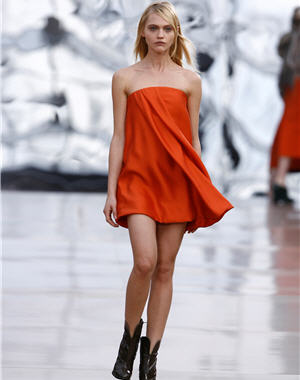 10 robes en Technicolor : robe orange de Chloé