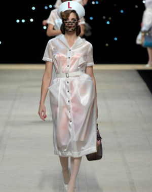 10 excentricités de créateurs : blouse transparente de Louis Vuitton