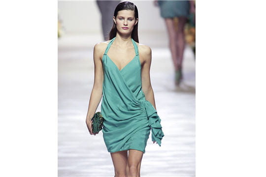 http://www.journaldesfemmes.com/luxe/haute-couture/photo/des-robes-d-ete-aux-couleurs-acidulees/image/robe-verte-blumarine-430831.jpg