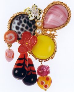 Broche "Th&egrave;me bonbons" de Christian Lacroix