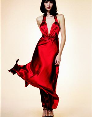 5 tenues &agrave; acheter en soldes : robe en soie rouge Les Petites...