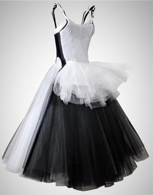 Les cr&eacute;ations Repetto :  Le tutu  de Comme des Garcons