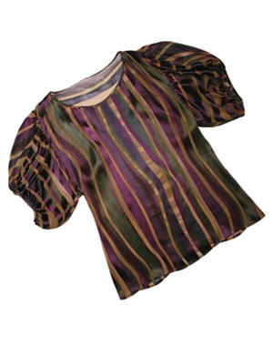 A 40 ans, un look violet habill&eacute; : la blouse