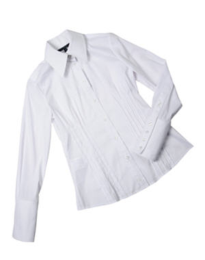 Un look tendance autour de la chemise blanche : Chemise blanche de Mango