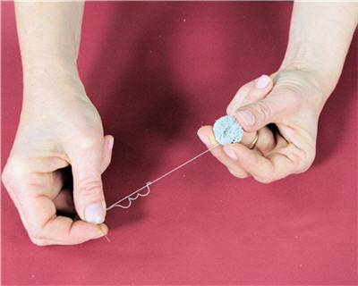 Créer un bracelet : recouvrir le bouton de dentelle