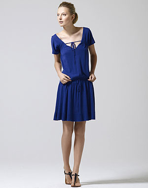 10 tenues habillées : robe bleue Eurythmic