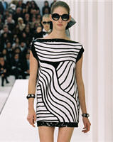 Les imprim&eacute;s graphiques de Chanel