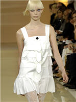 La mini robe trap&egrave;ze &agrave; volants de Karl Lagerfeld