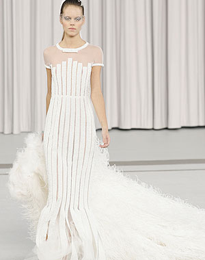10 robes de mariées de rêve : Robe plume de Chanel