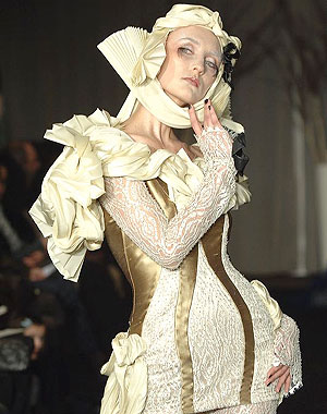 10 robes de mariées de rêve : Robe futuriste de Irakli Nasidze