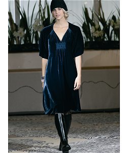Tendance slave : Robe en velours de Kooka&iuml;