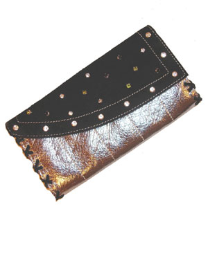 10 accessoires de f&ecirc;te &agrave; petits prix : pochette en cuir de Lollipops