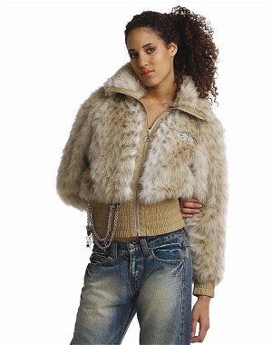 10 cr&eacute;ations en fausse fourrure : veste courte de Kani Ladies