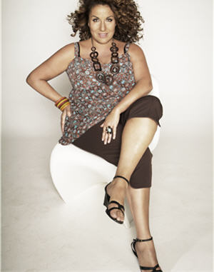 La mode des rondes selon Marianne James : Top esprit boubou et pantacourt choco