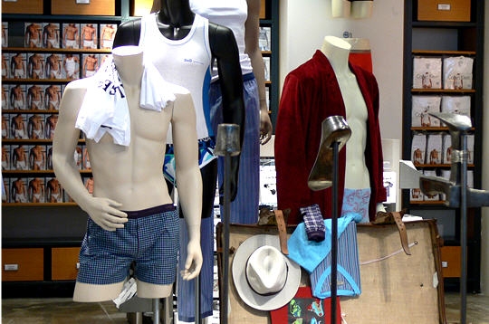 Sous les v�tements exactement