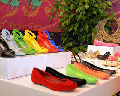 Nouveatés accessoires : les chaussures multicolores de Melissa