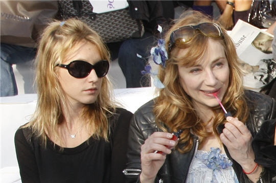 Fashion week : un défilé de stars ... très dissipées !