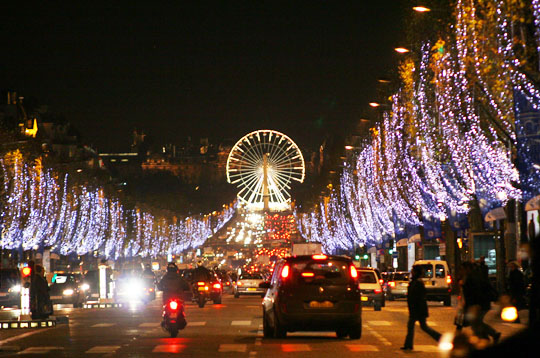 les champs elysees illumines