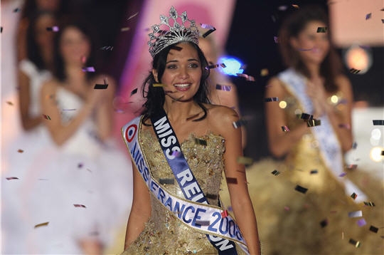Val�rie B�gue, Miss R�union, devient Miss France 2008